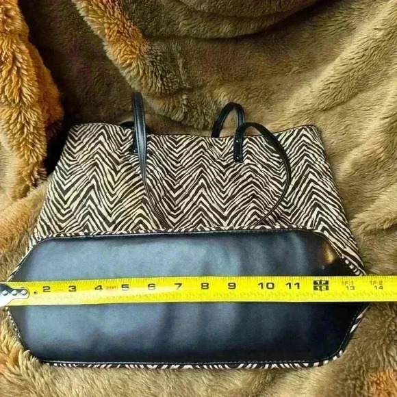 VERA BRADLEY Black & Tan quilted Shoulder Tote Bag Large/Floral Lining - Picture 10 of 12